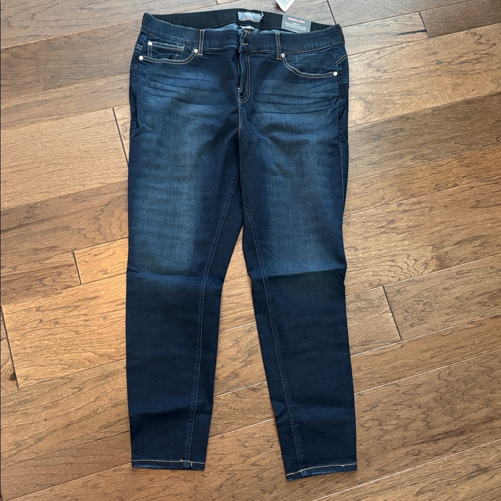 BNWT Torrid Bombshell Skinny Jeans in Dark Blue